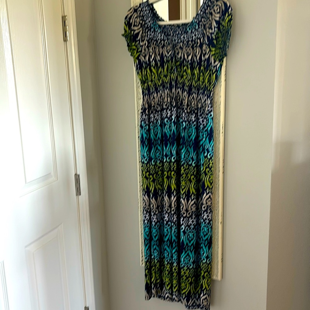 Elegant Blue and Green Patterned Dress
